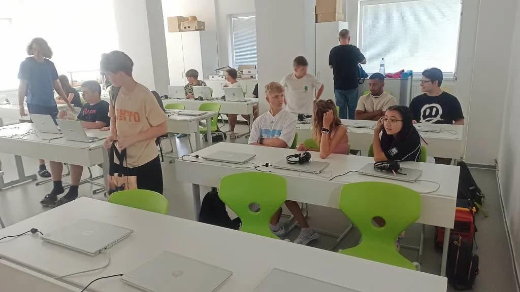 Fotografie z článku: Kyberšikana a AI