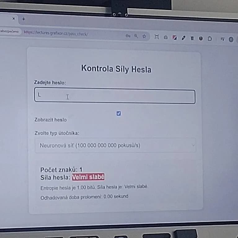 Fotografie z článku: Kyberšikana a AI