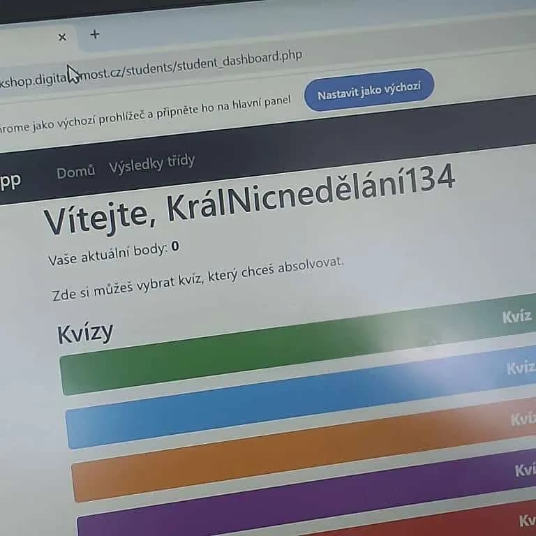 Fotografie z článku: Kyberšikana a AI