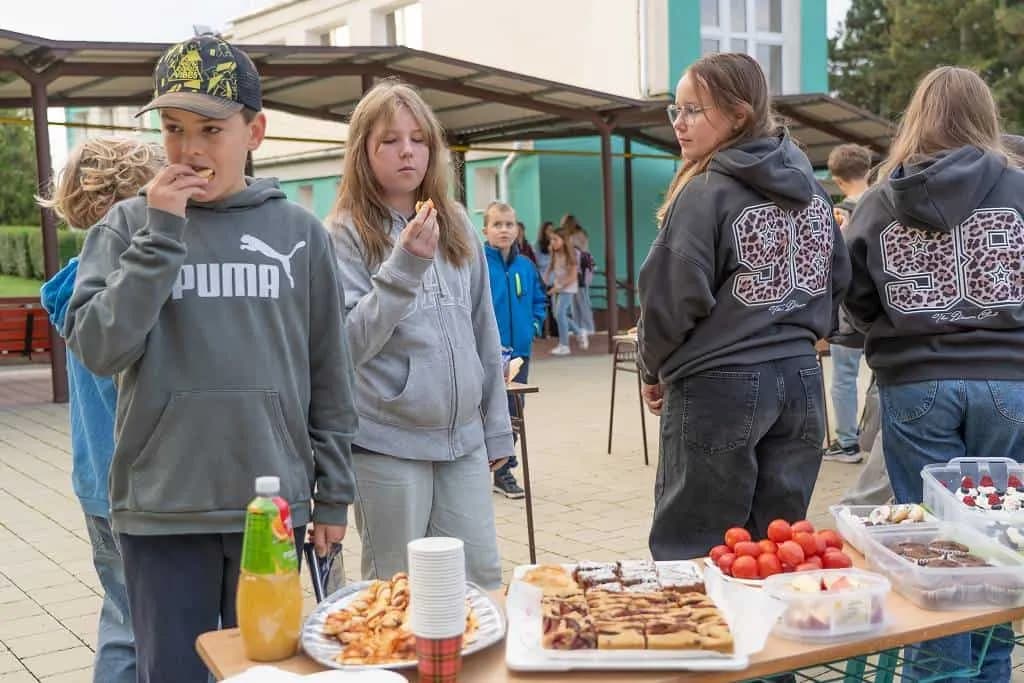 Fotografie z článku: Komunitní snídaně jako odměna za účast v projektu Pěšky do školy