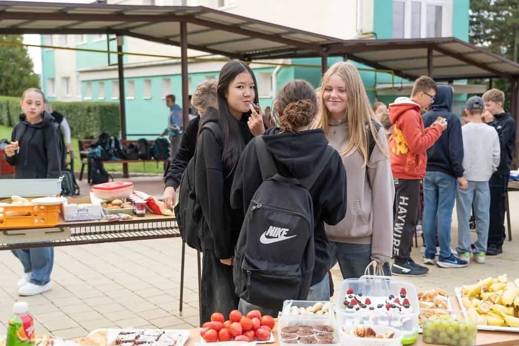 Fotografie z článku: Komunitní snídaně jako odměna za účast v projektu Pěšky do školy