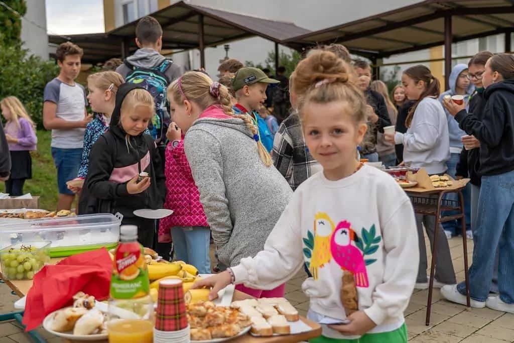 Fotografie z článku: Komunitní snídaně jako odměna za účast v projektu Pěšky do školy