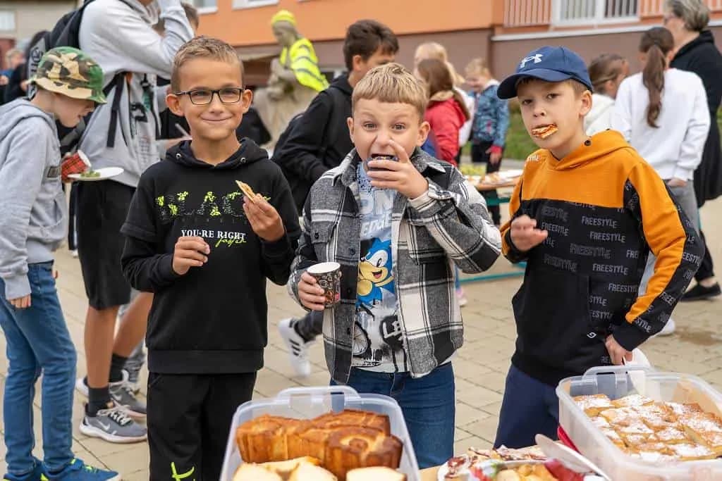Fotografie z článku: Komunitní snídaně jako odměna za účast v projektu Pěšky do školy