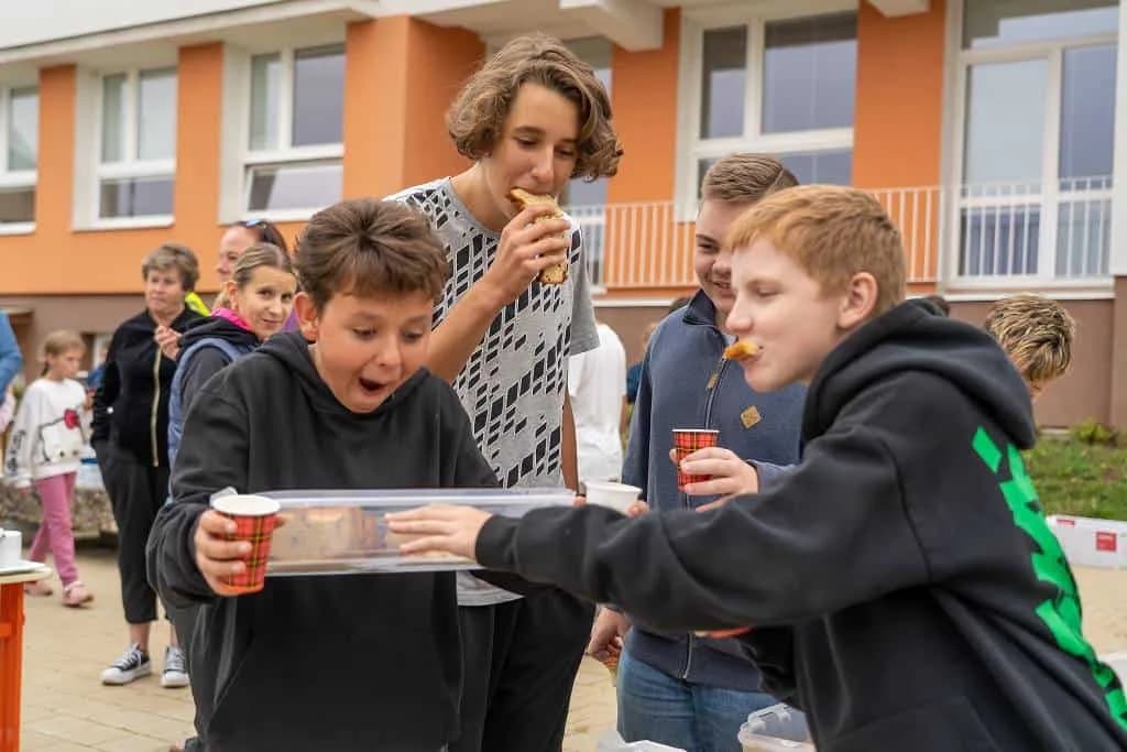 Fotografie z článku: Komunitní snídaně jako odměna za účast v projektu Pěšky do školy