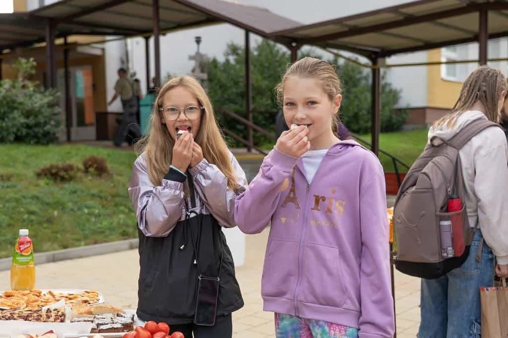Fotografie z článku: Komunitní snídaně jako odměna za účast v projektu Pěšky do školy