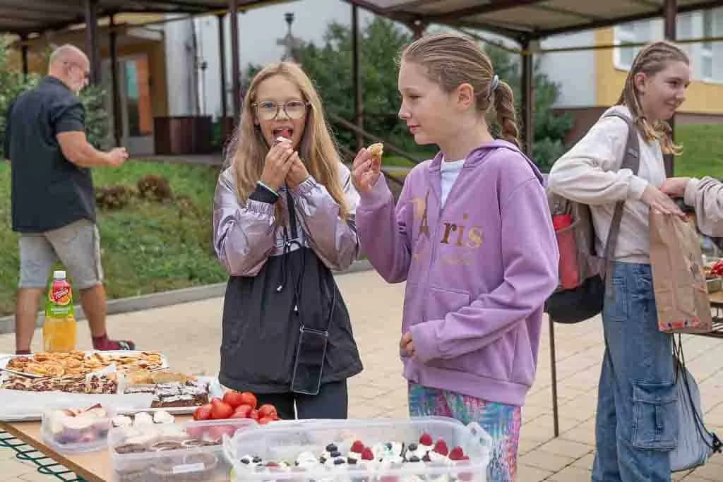 Fotografie z článku: Komunitní snídaně jako odměna za účast v projektu Pěšky do školy