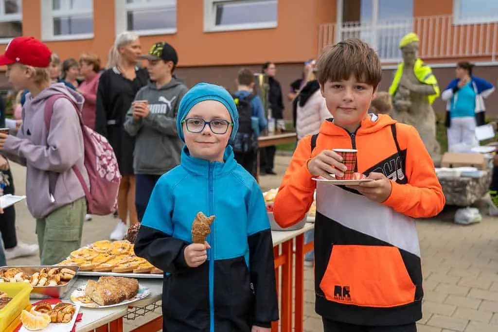 Fotografie z článku: Komunitní snídaně jako odměna za účast v projektu Pěšky do školy