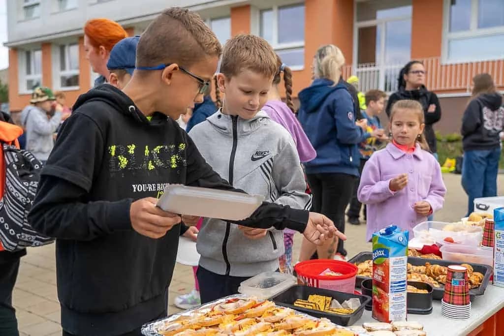 Fotografie z článku: Komunitní snídaně jako odměna za účast v projektu Pěšky do školy