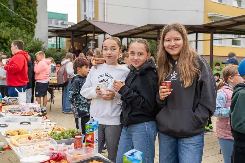 Fotografie z článku: Komunitní snídaně jako odměna za účast v projektu Pěšky do školy