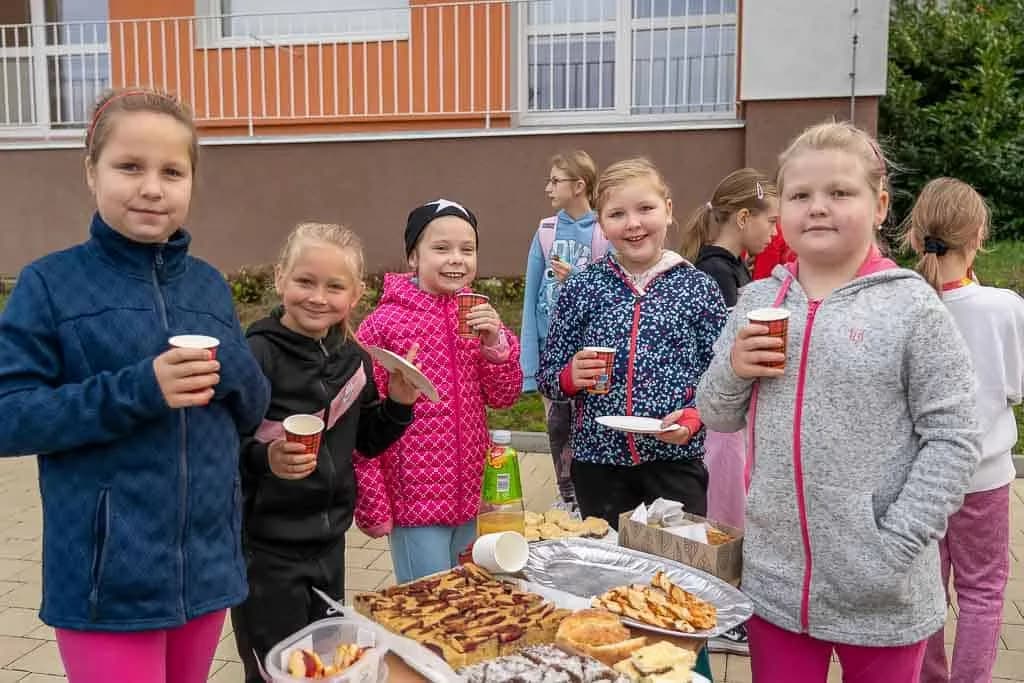 Fotografie z článku: Komunitní snídaně jako odměna za účast v projektu Pěšky do školy