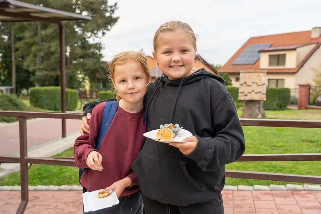 Fotografie z článku: Komunitní snídaně jako odměna za účast v projektu Pěšky do školy