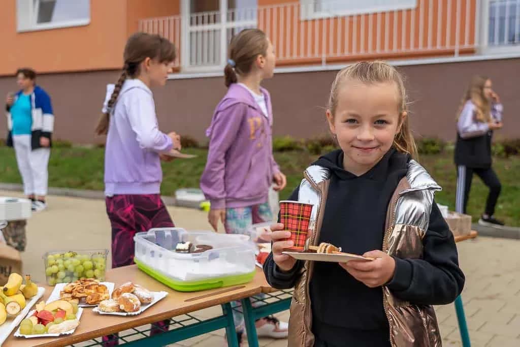 Fotografie z článku: Komunitní snídaně jako odměna za účast v projektu Pěšky do školy