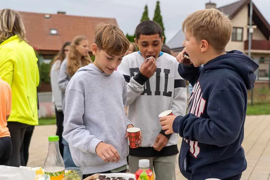 Fotografie z článku: Komunitní snídaně jako odměna za účast v projektu Pěšky do školy