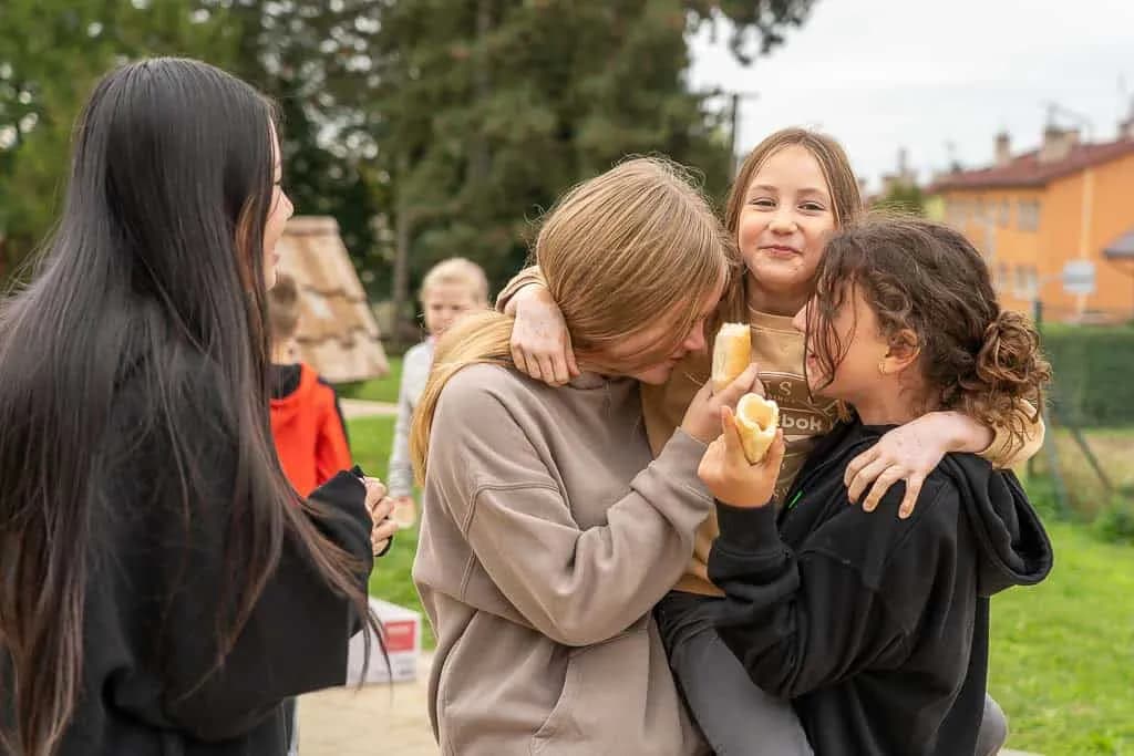 Fotografie z článku: Komunitní snídaně jako odměna za účast v projektu Pěšky do školy