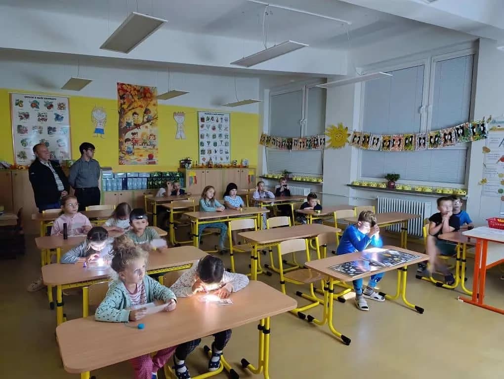 Fotografie z článku: Vesmírná noc ve školní družině u Soviček