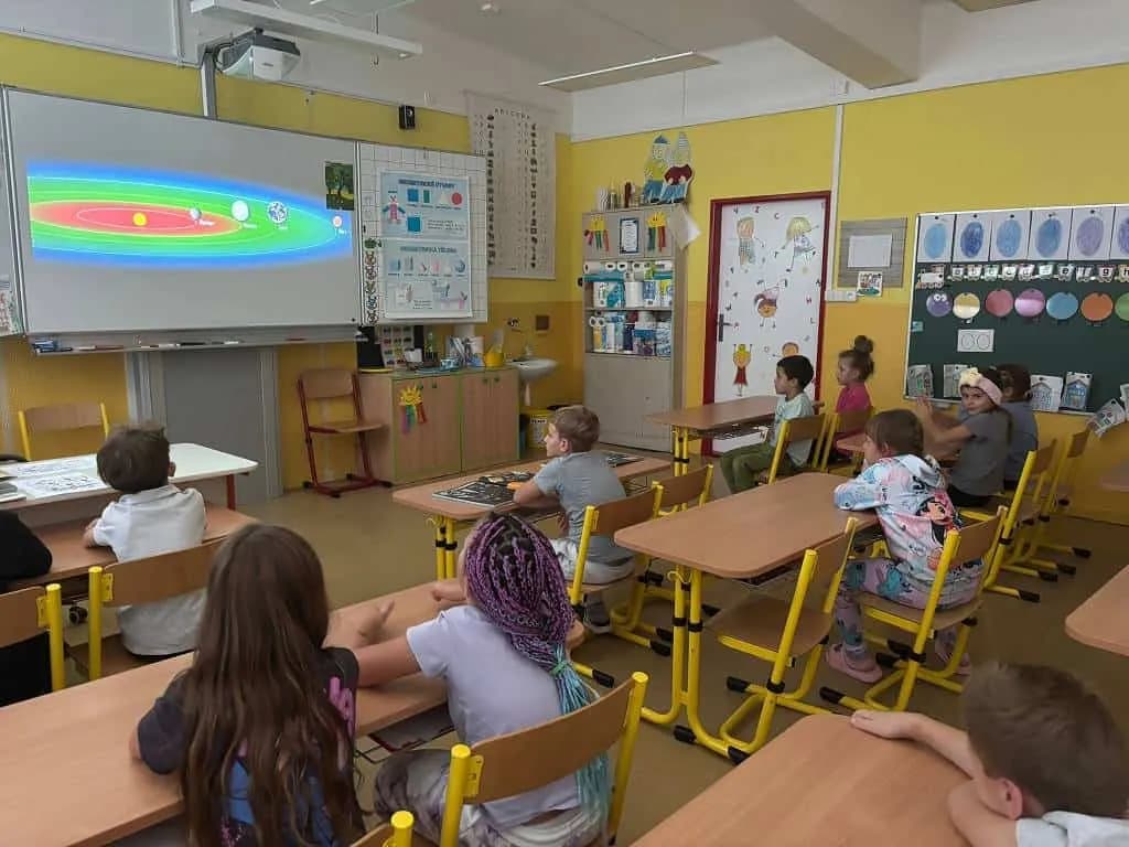 Fotografie z článku: Vesmírná noc ve školní družině u Soviček