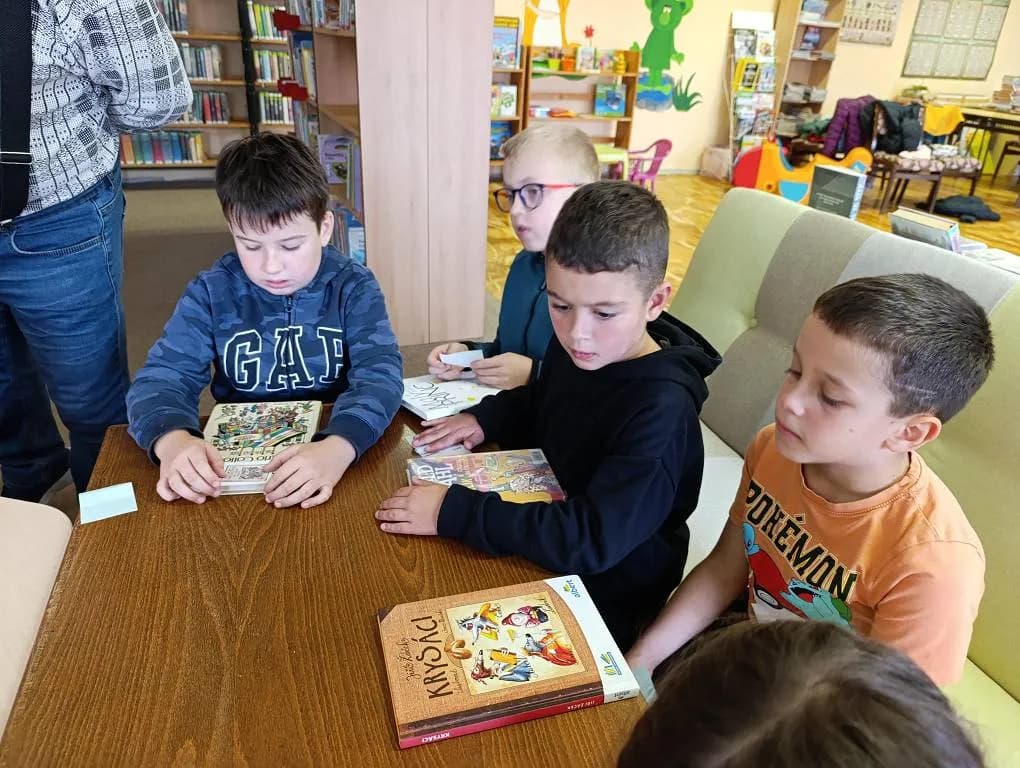 Fotografie z článku: Druháci v knihovně