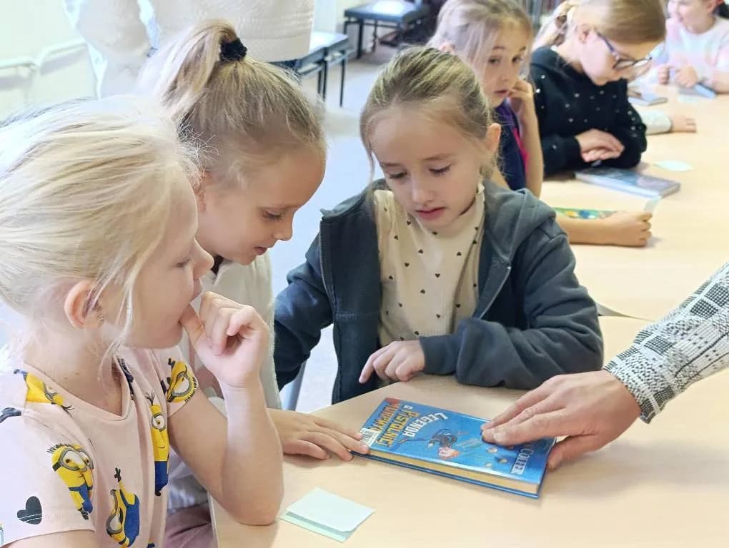 Fotografie z článku: Druháci v knihovně
