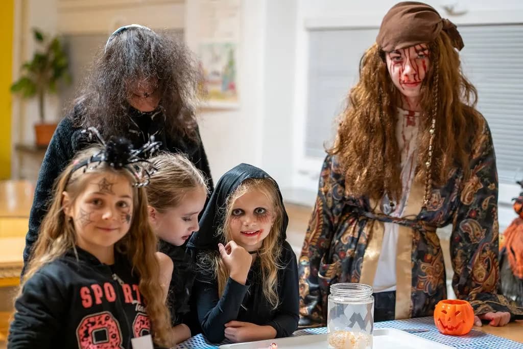 Fotografie z článku: 👻🎃🕷 HALLOWEENSKÝ REJ NA NAŠÍ ŠKOLE! 🕷🎃👻