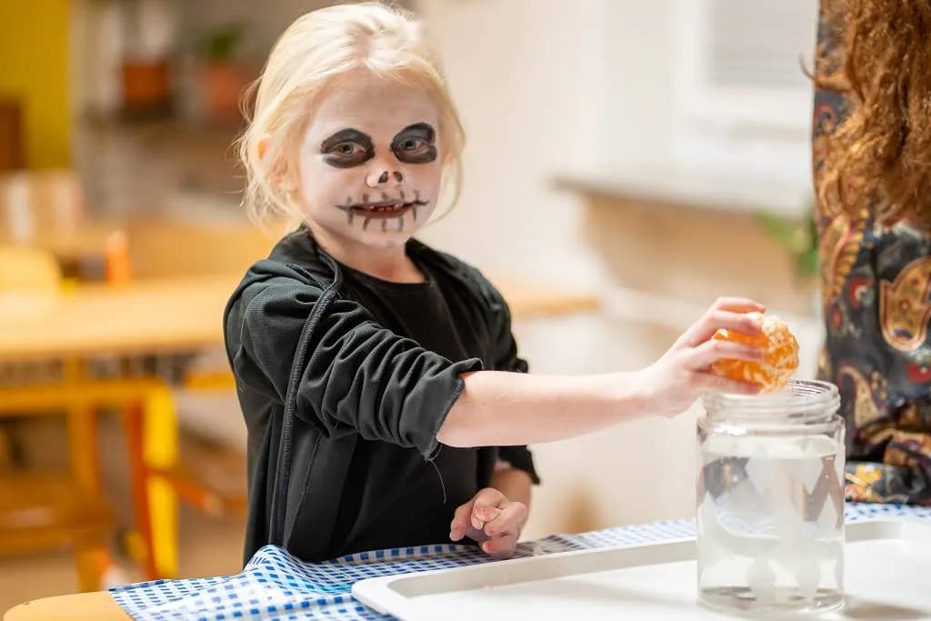 Fotografie z článku: 👻🎃🕷 HALLOWEENSKÝ REJ NA NAŠÍ ŠKOLE! 🕷🎃👻