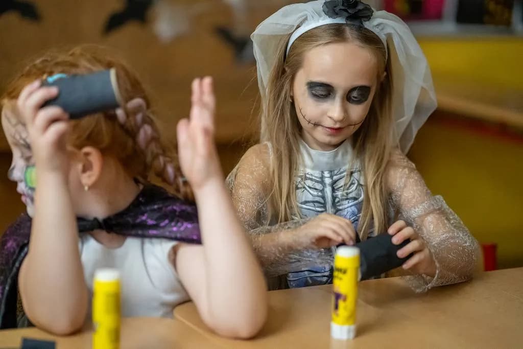 Fotografie z článku: 👻🎃🕷 HALLOWEENSKÝ REJ NA NAŠÍ ŠKOLE! 🕷🎃👻