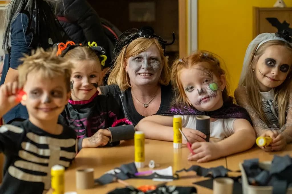 Fotografie z článku: 👻🎃🕷 HALLOWEENSKÝ REJ NA NAŠÍ ŠKOLE! 🕷🎃👻