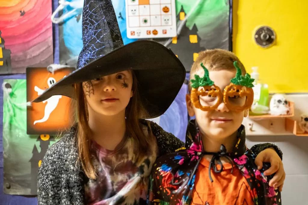 Fotografie z článku: 👻🎃🕷 HALLOWEENSKÝ REJ NA NAŠÍ ŠKOLE! 🕷🎃👻