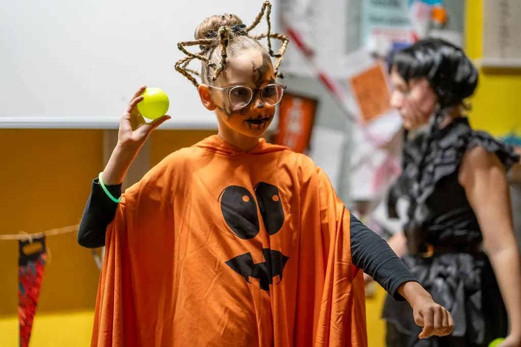 Fotografie z článku: 👻🎃🕷 HALLOWEENSKÝ REJ NA NAŠÍ ŠKOLE! 🕷🎃👻