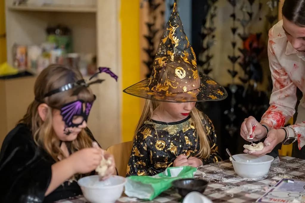 Fotografie z článku: 👻🎃🕷 HALLOWEENSKÝ REJ NA NAŠÍ ŠKOLE! 🕷🎃👻