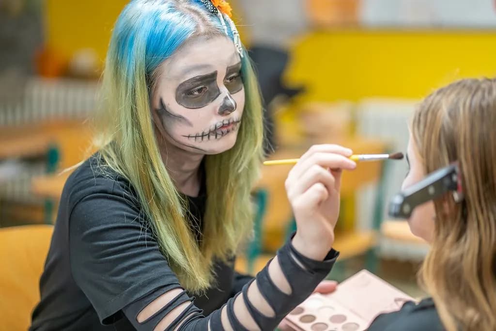 Fotografie z článku: 👻🎃🕷 HALLOWEENSKÝ REJ NA NAŠÍ ŠKOLE! 🕷🎃👻