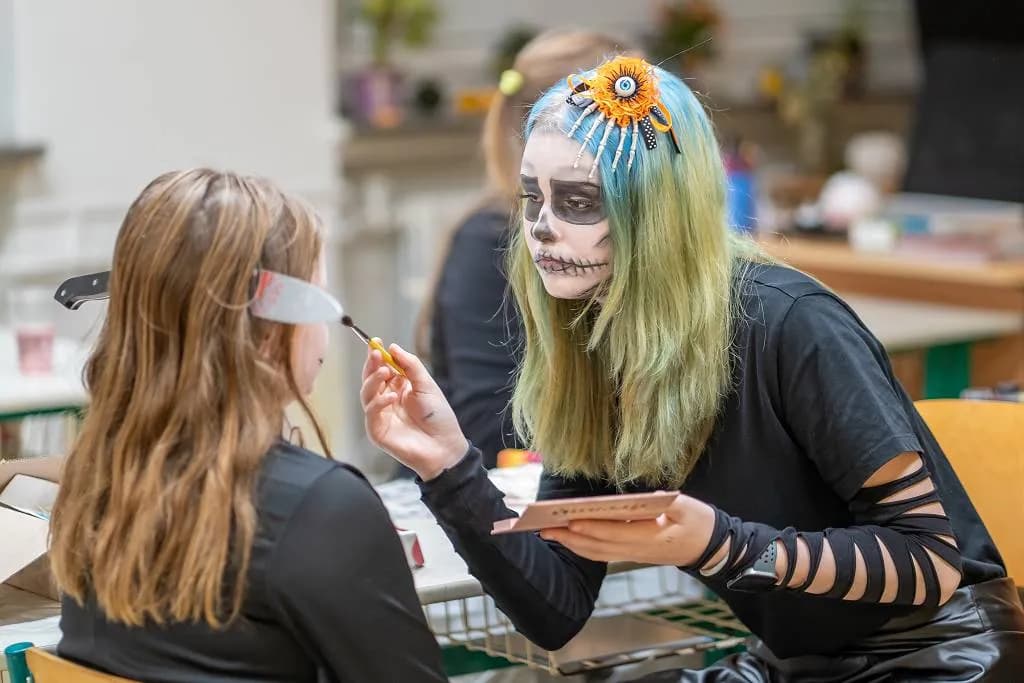 Fotografie z článku: 👻🎃🕷 HALLOWEENSKÝ REJ NA NAŠÍ ŠKOLE! 🕷🎃👻