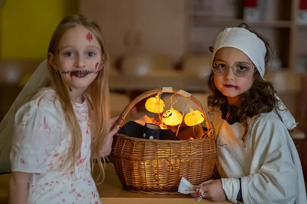 Fotografie z článku: 👻🎃🕷 HALLOWEENSKÝ REJ NA NAŠÍ ŠKOLE! 🕷🎃👻