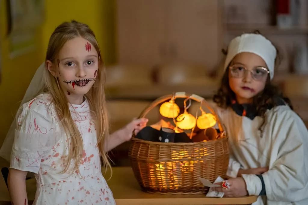 Fotografie z článku: 👻🎃🕷 HALLOWEENSKÝ REJ NA NAŠÍ ŠKOLE! 🕷🎃👻