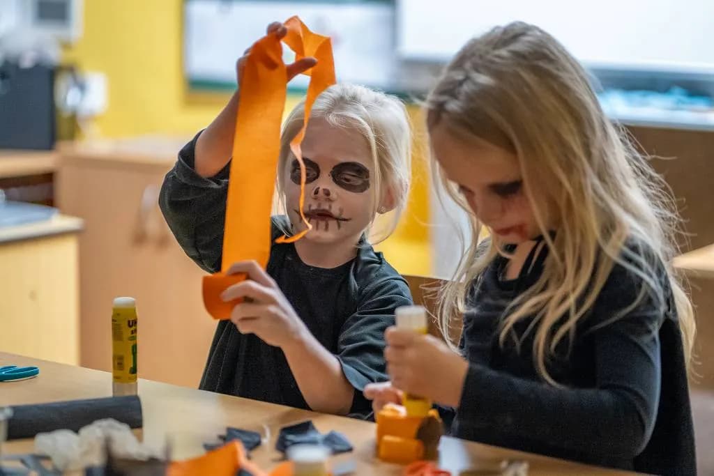 Fotografie z článku: 👻🎃🕷 HALLOWEENSKÝ REJ NA NAŠÍ ŠKOLE! 🕷🎃👻