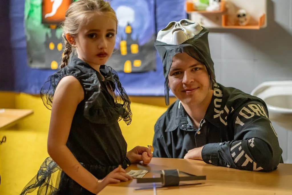 Fotografie z článku: 👻🎃🕷 HALLOWEENSKÝ REJ NA NAŠÍ ŠKOLE! 🕷🎃👻