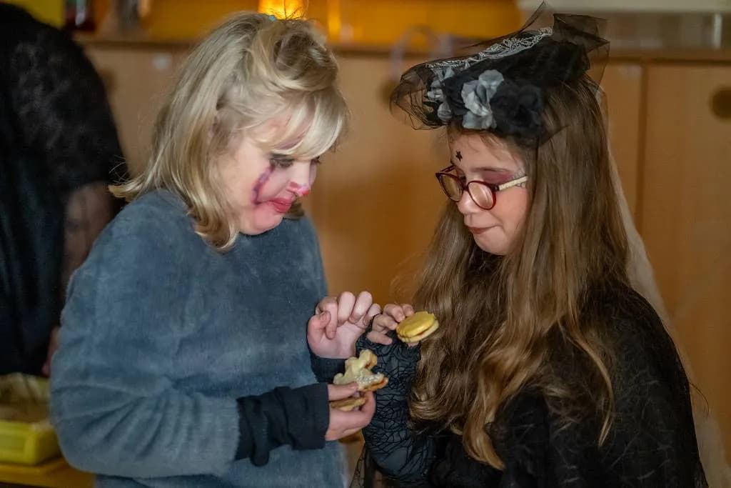 Fotografie z článku: 👻🎃🕷 HALLOWEENSKÝ REJ NA NAŠÍ ŠKOLE! 🕷🎃👻