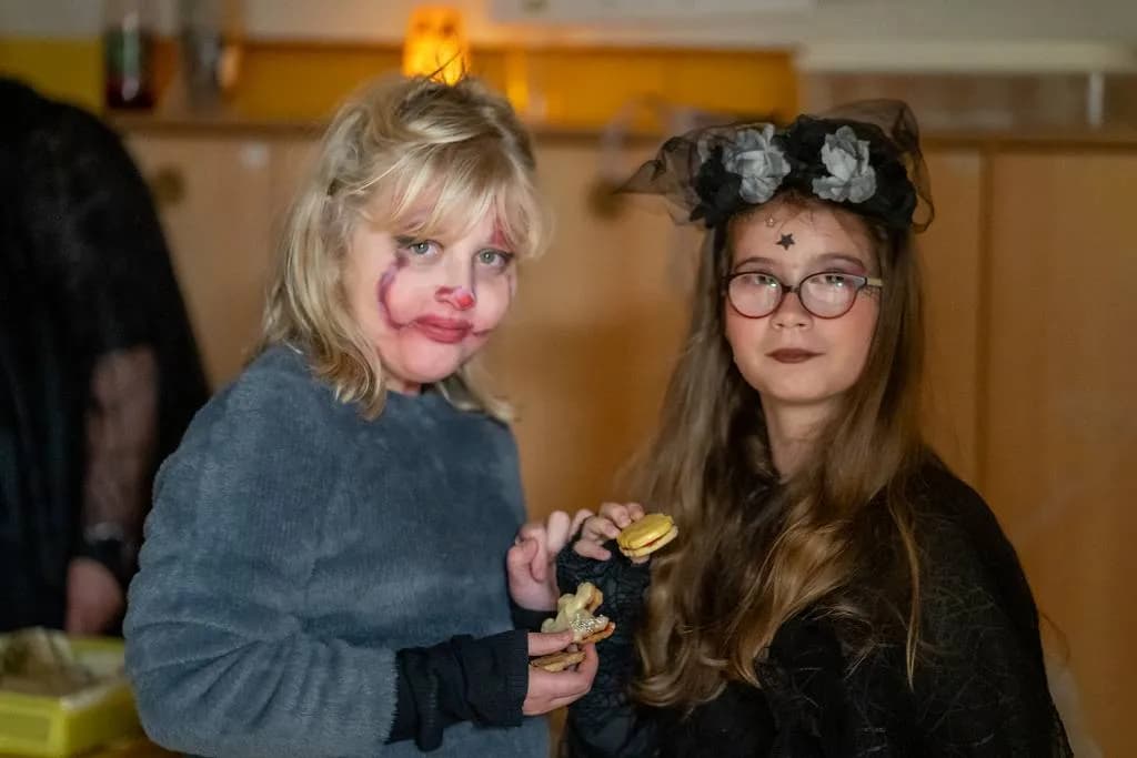 Fotografie z článku: 👻🎃🕷 HALLOWEENSKÝ REJ NA NAŠÍ ŠKOLE! 🕷🎃👻