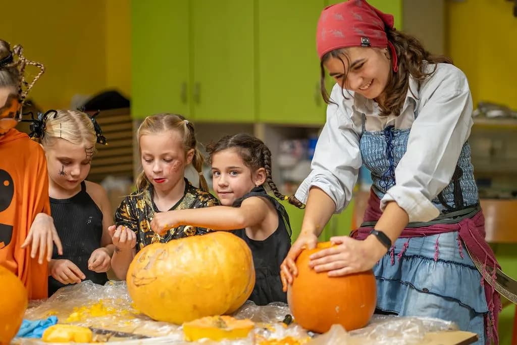 Fotografie z článku: 👻🎃🕷 HALLOWEENSKÝ REJ NA NAŠÍ ŠKOLE! 🕷🎃👻
