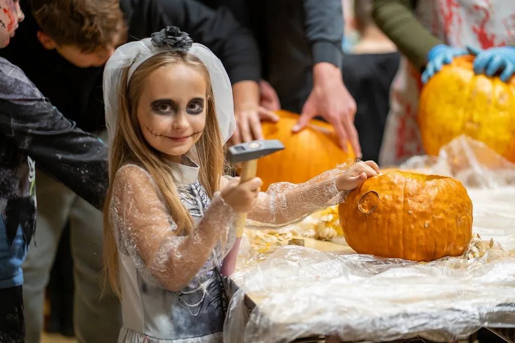 Fotografie z článku: 👻🎃🕷 HALLOWEENSKÝ REJ NA NAŠÍ ŠKOLE! 🕷🎃👻