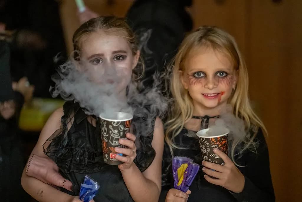 Fotografie z článku: 👻🎃🕷 HALLOWEENSKÝ REJ NA NAŠÍ ŠKOLE! 🕷🎃👻