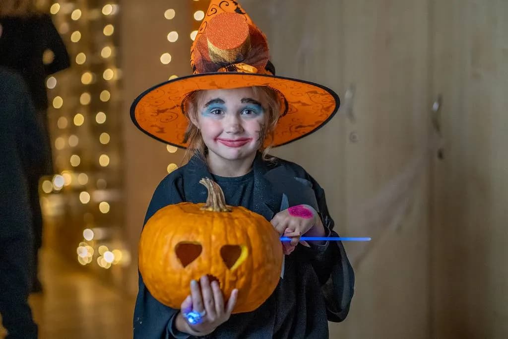 Fotografie z článku: 👻🎃🕷 HALLOWEENSKÝ REJ NA NAŠÍ ŠKOLE! 🕷🎃👻