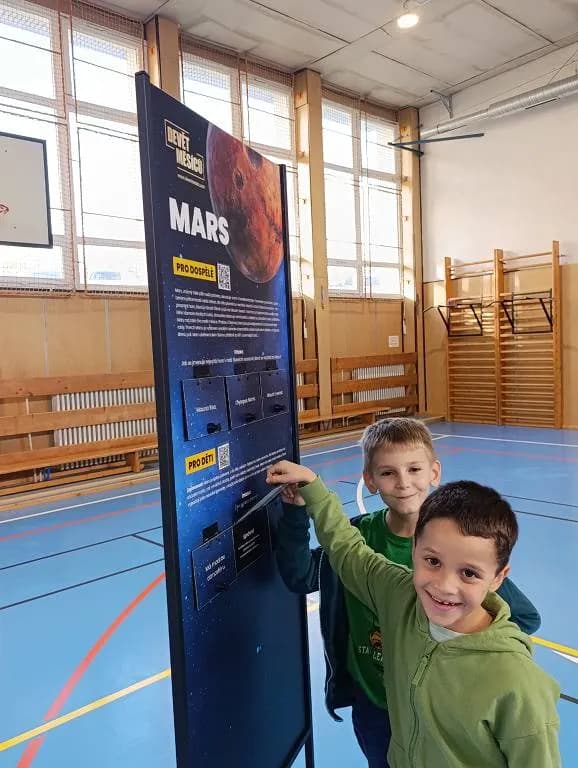 Fotografie z článku: Mobilní planetárium
