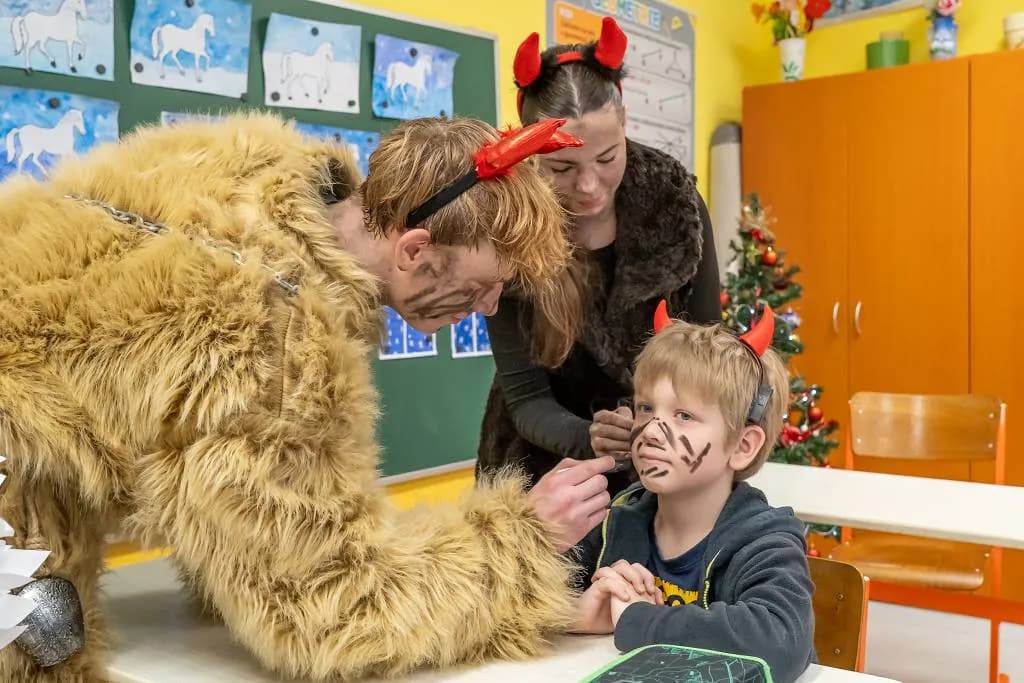 Fotografie z článku: Mikulášská tradice v naší škole