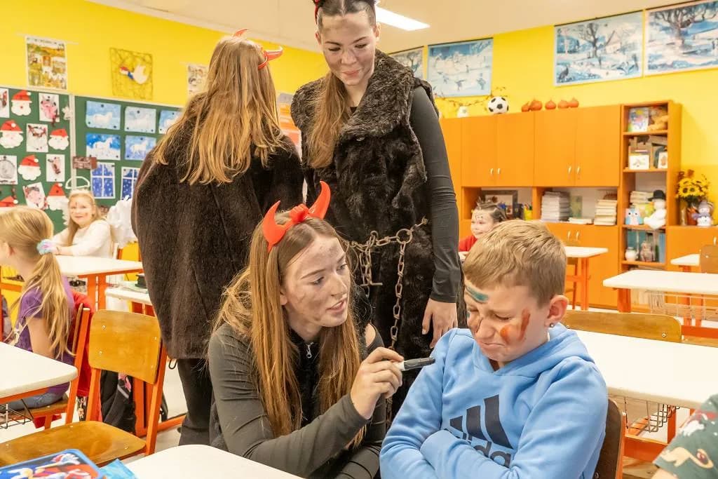 Fotografie z článku: Mikulášská tradice v naší škole
