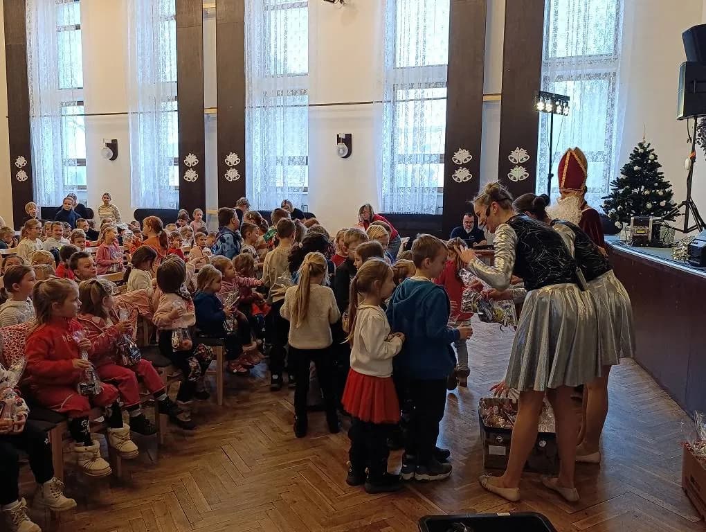 Fotografie z článku: Vánoční představení s Pomněnkou, Rubínkou a hafínkem Culínkem