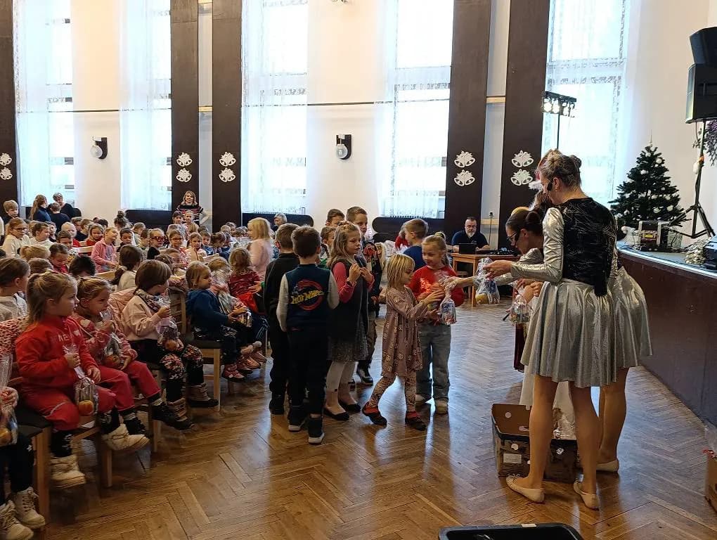 Fotografie z článku: Vánoční představení s Pomněnkou, Rubínkou a hafínkem Culínkem