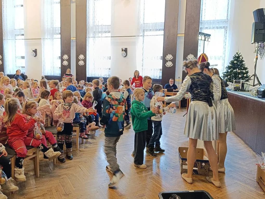 Fotografie z článku: Vánoční představení s Pomněnkou, Rubínkou a hafínkem Culínkem