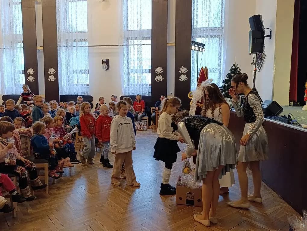 Fotografie z článku: Vánoční představení s Pomněnkou, Rubínkou a hafínkem Culínkem