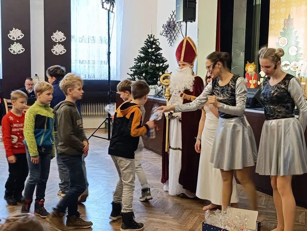 Fotografie z článku: Vánoční představení s Pomněnkou, Rubínkou a hafínkem Culínkem