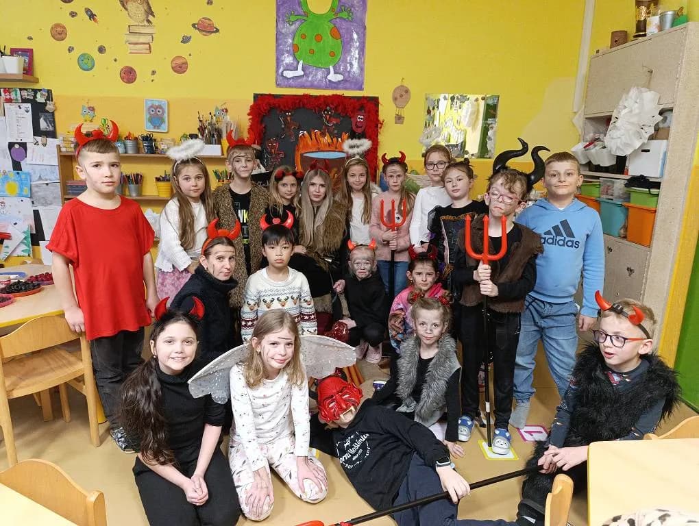 Fotografie z článku: Čertí škola